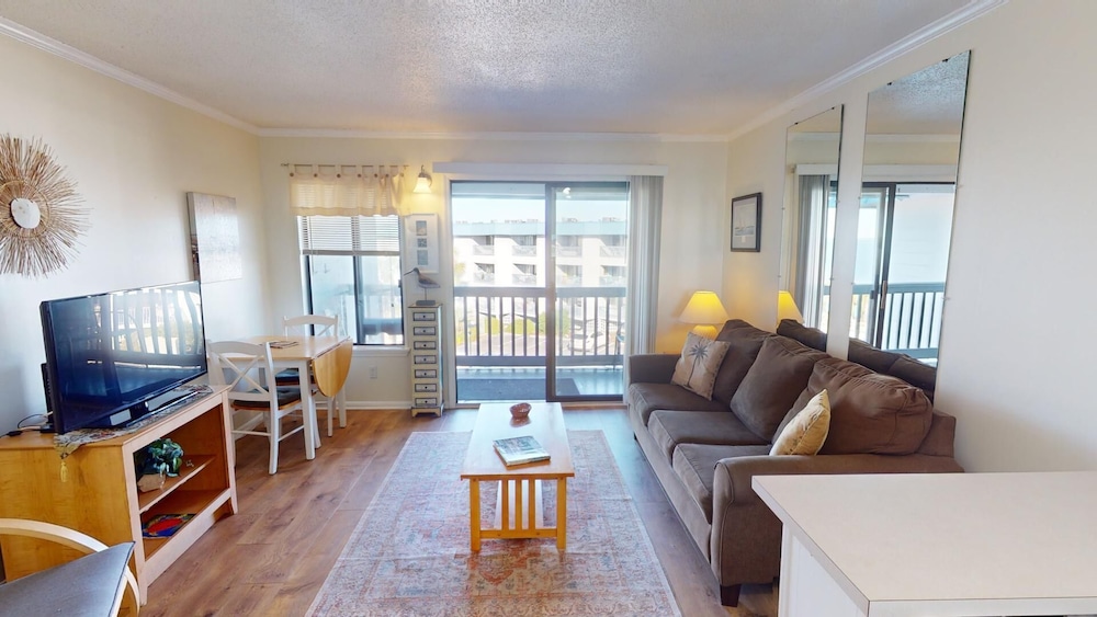 Beach Racquet B by Tybee Vacation Rentals