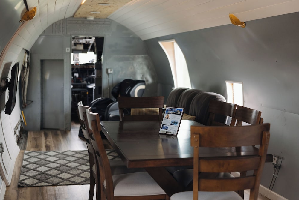 FLY8MA Pilot Lodge