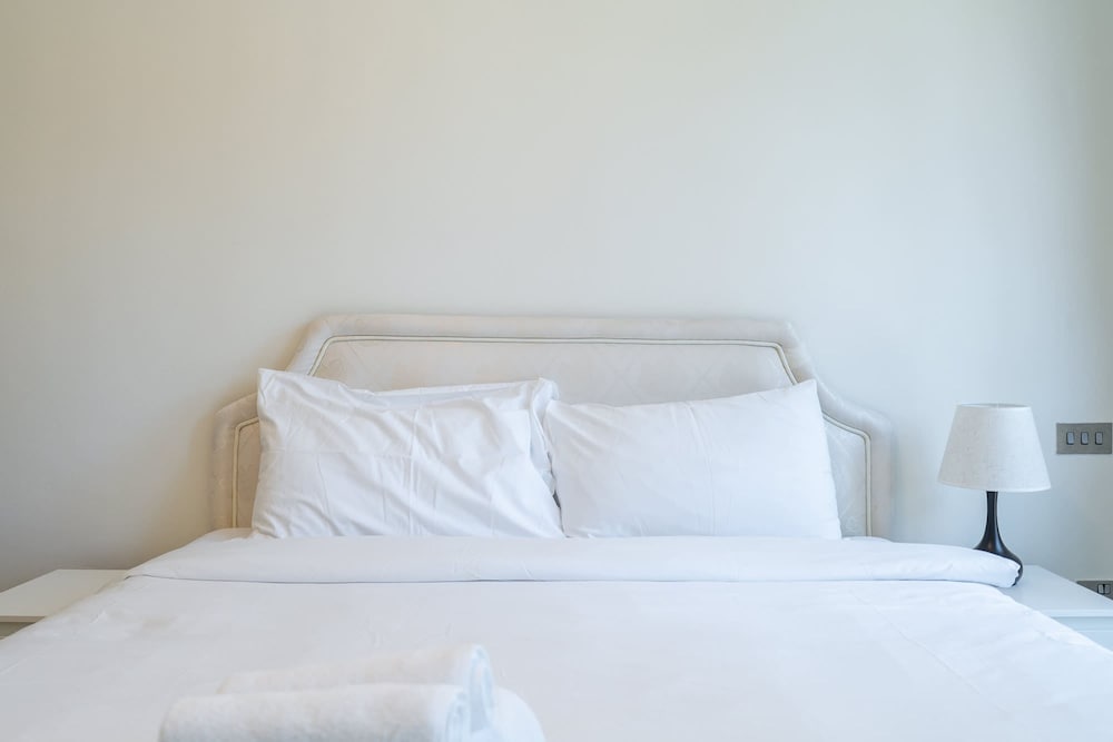 Magnificent 1 BR Apt Situated on a Prime Location