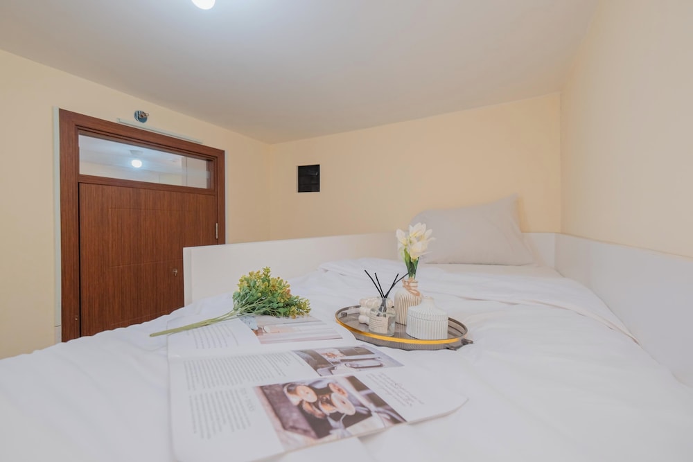 Homey 2Br Apartment At Cinere Resort Near Cinere Mall