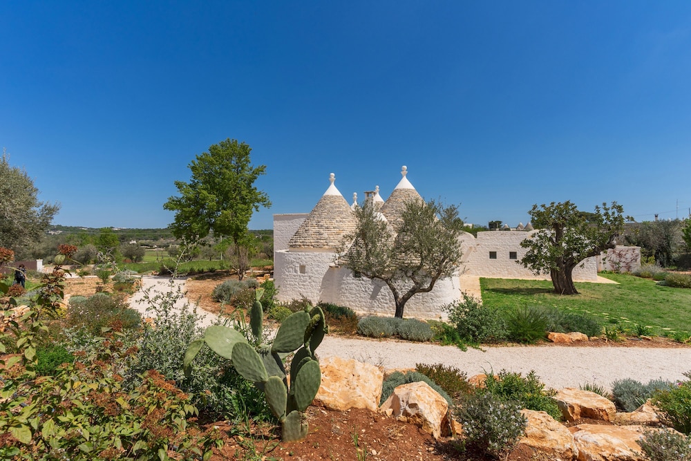 Trulli Pietra Rossa With Pool by Wonderful Italy