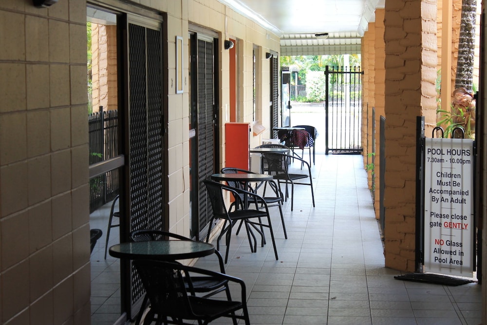 Oasis Inn Cairns - Image 3