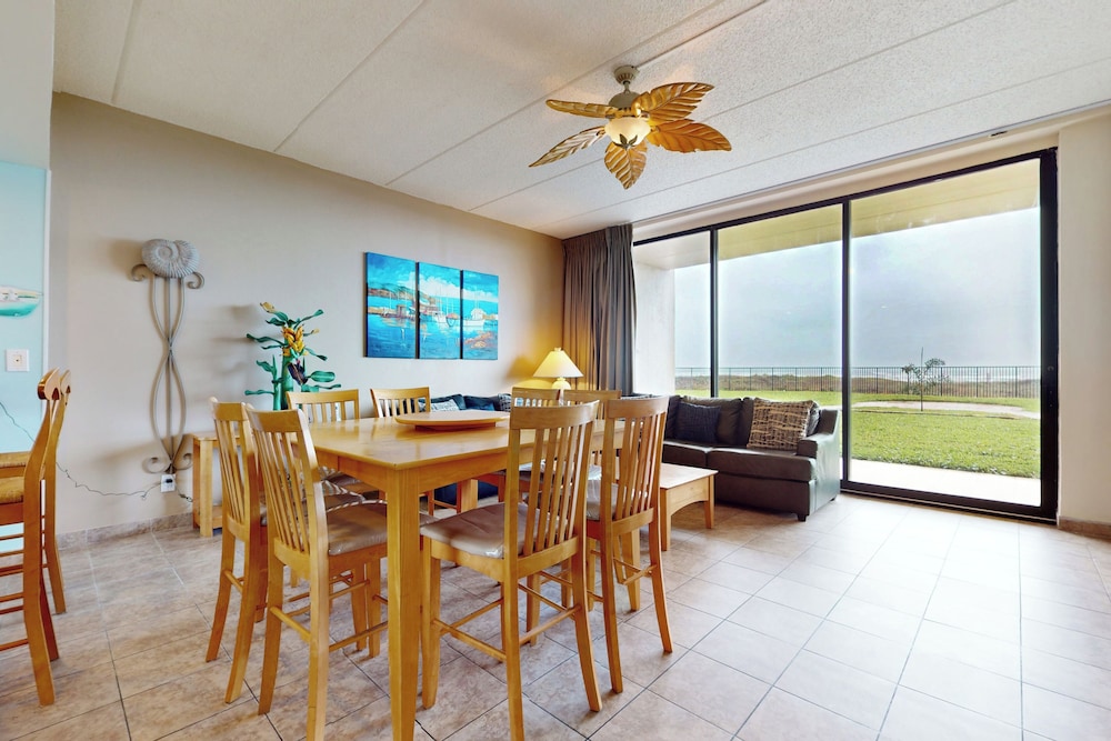 Gulf-view 3BR w/ Patio, Pools, Hot Tubs & Sauna