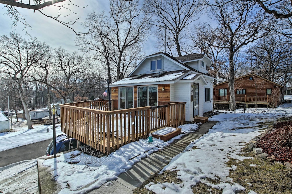 Charming Lake Ripley Cottage w/ Water View! view 4