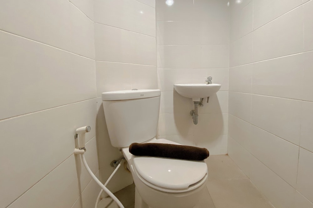 Comfortable And Modern Studio At Apartment The Alton