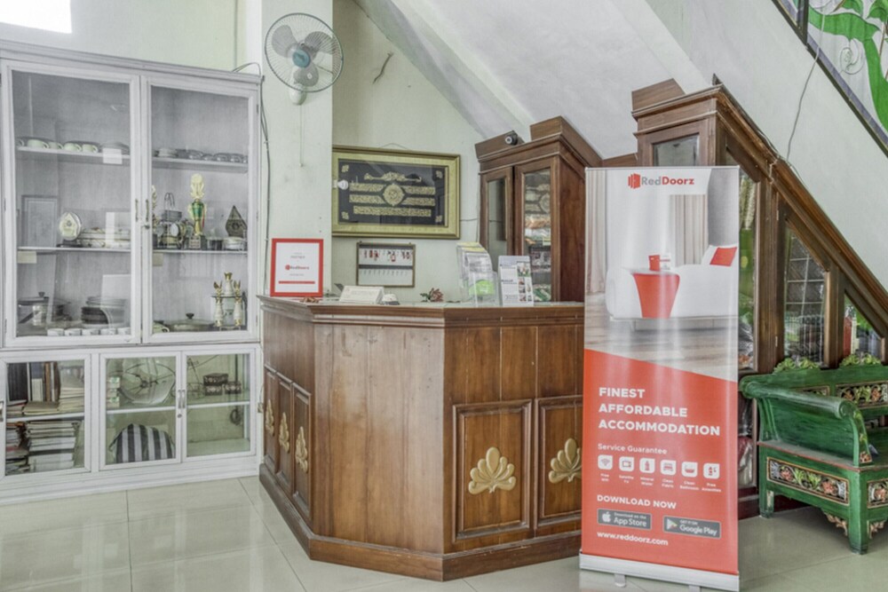 RedDoorz Syariah @ Raya Tajem Maguwo view 3