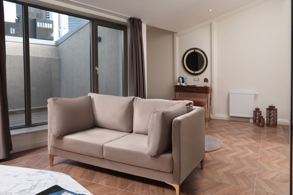Gatto Suites & Residence