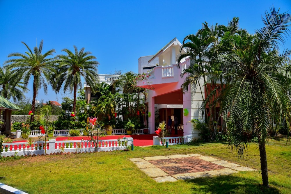 Peakland Hotels and Resorts view 4