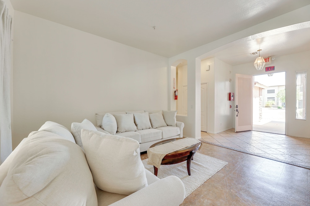 3 Mi to Santan Village: Home w/ Covered Patio