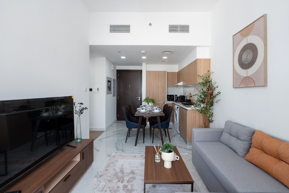 Urban 1BR in Masdar City w Pool View Balcony