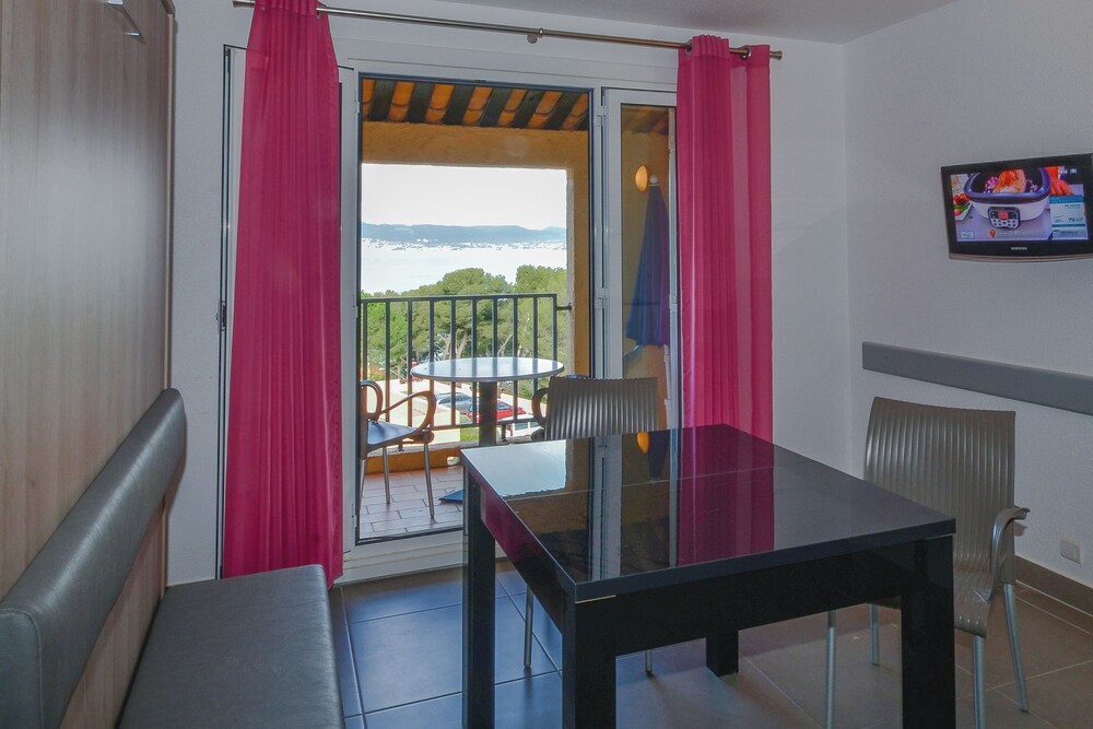 VVF Résidence Saint-Cyr-sur-Mer view 5