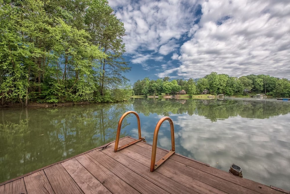 Jake s Lake House by Avantstay Lake Gazebo
