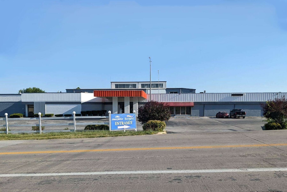 Hannibal Vacations - Howard Johnson BY Wyndham Hannibal - Property Image 2