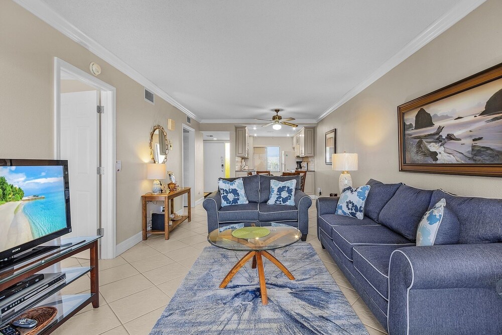 Bay Village 126: Charming Beachfront 2br/2ba Condo W/ Balcony 2 Bedroom Condo