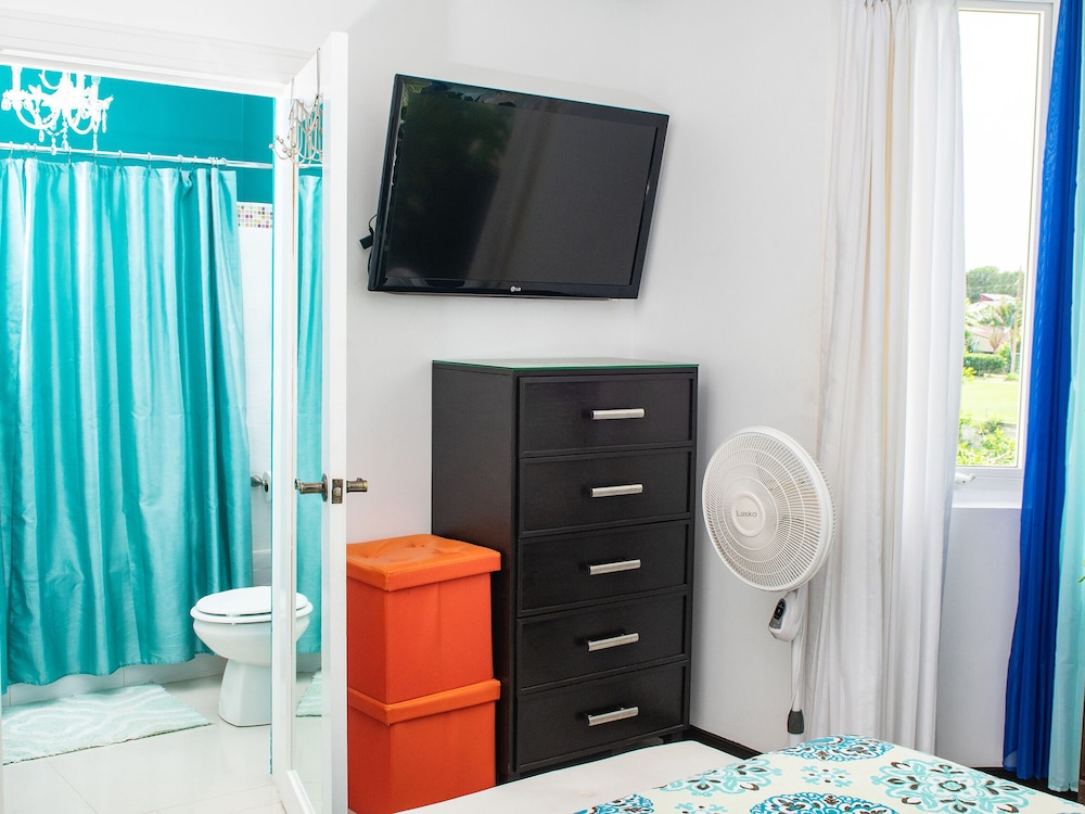 Room in Guest Room - Zenbreak Bliss Twin Bedroom view 2