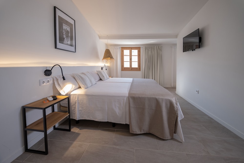 Ciutadella de Menorca Vacations - Hotel Tres Tocs - Property Image 3