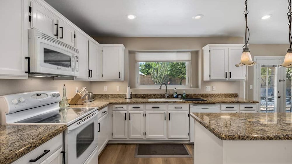 North Phoenix 4 Bdrm Vacation Home W/pool & Games!