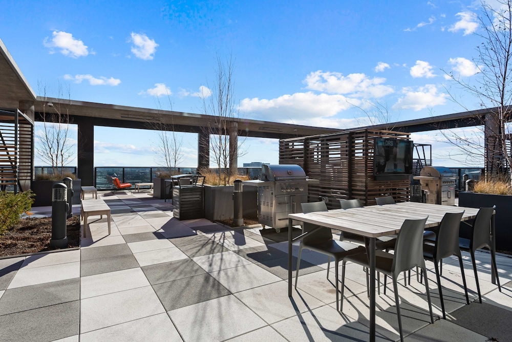Cloud9 6 apt for 30ppl Fulton Market The Nouveau