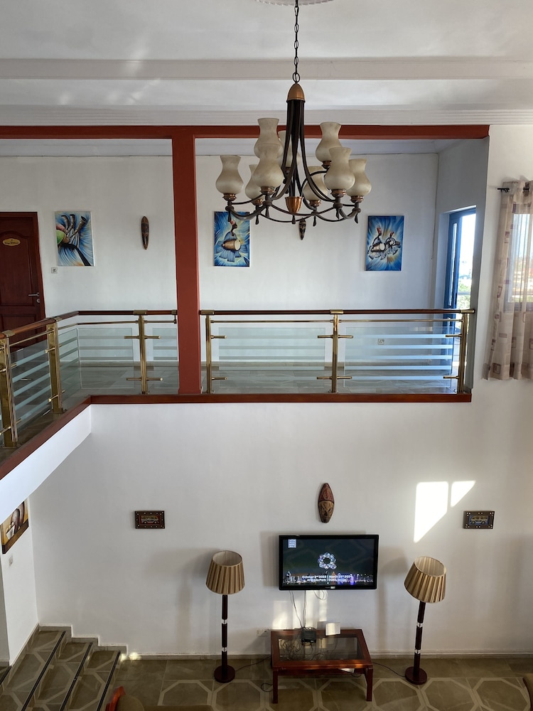 Luxurious Ten-Bedroom Lodge Apartment view 5
