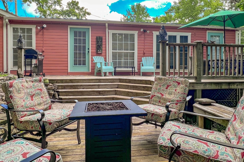 Eclectic 'osage Cottage' in Historic District