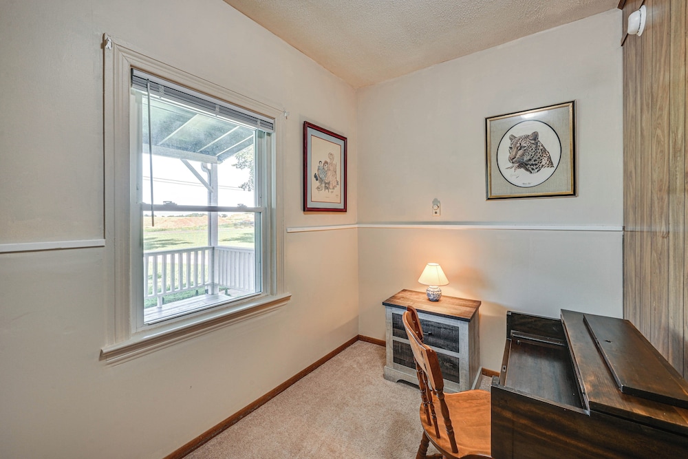 2 Mi to Oak Grove Racing & Gaming: Home on 1 Acre
