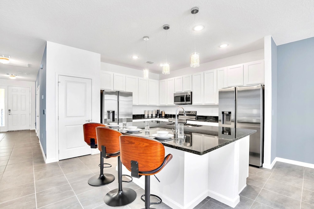 Upstay Luxury Resort Home w Private Pool & Hot Tub
