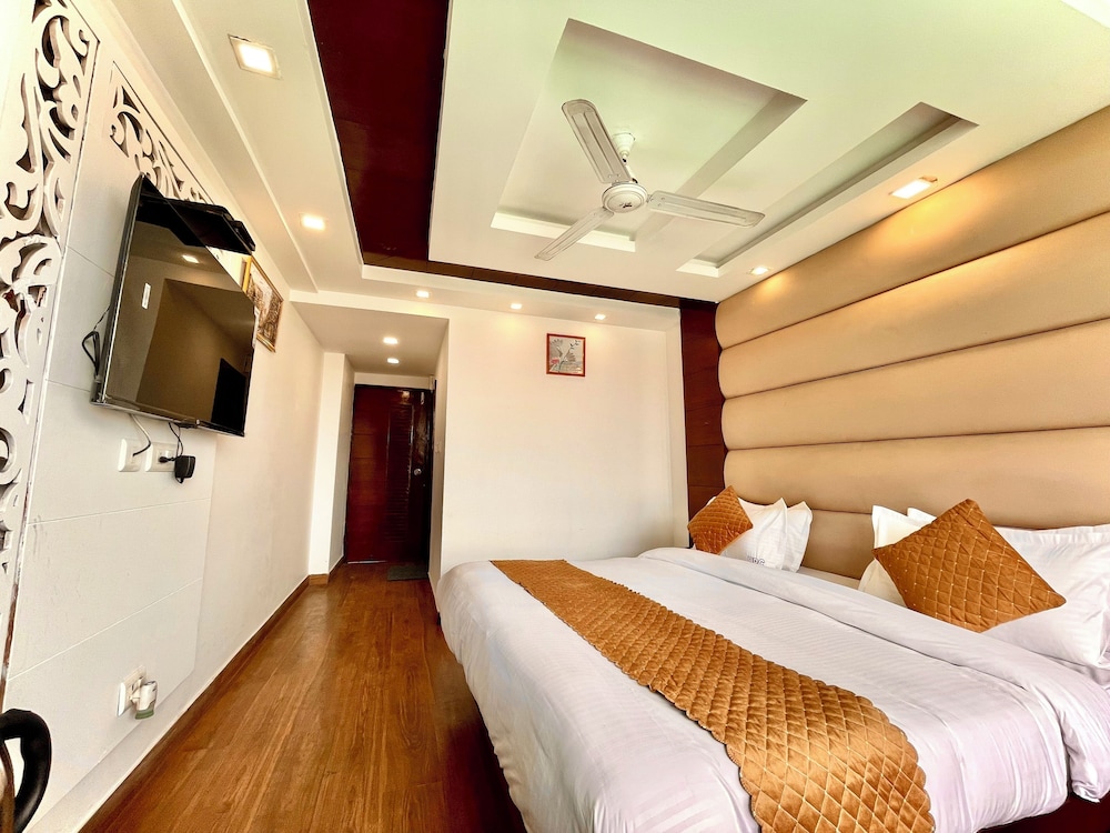 Hotel Roshie Mall Road Mussoorie