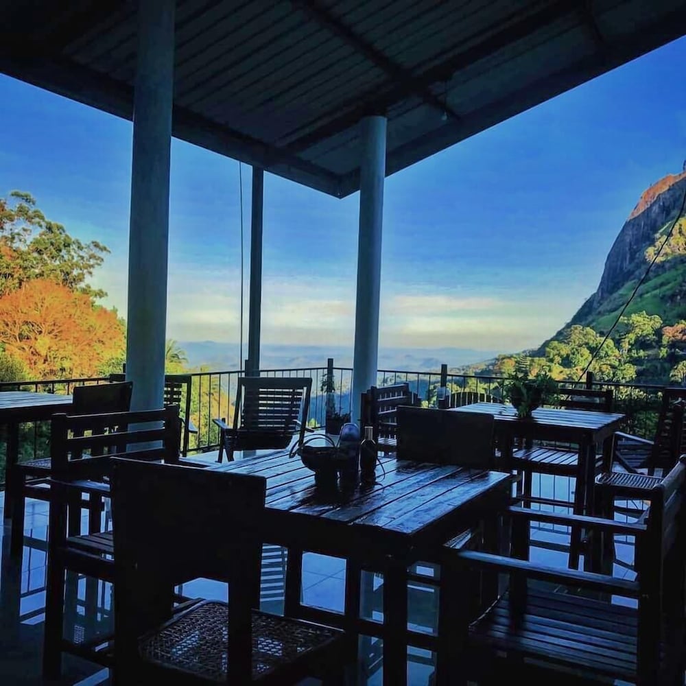 Dewy Arena Hotel view 4
