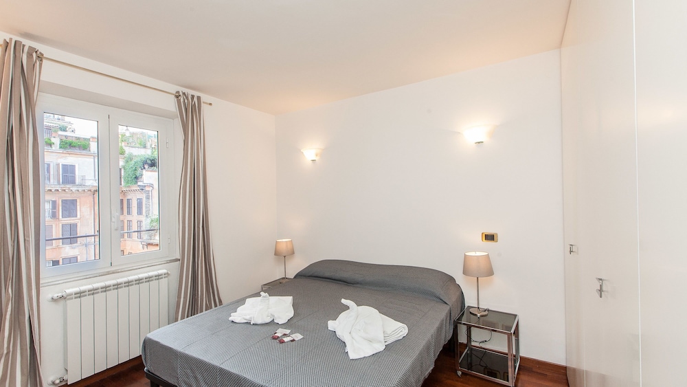 Rental in Rome Navona Penthouse