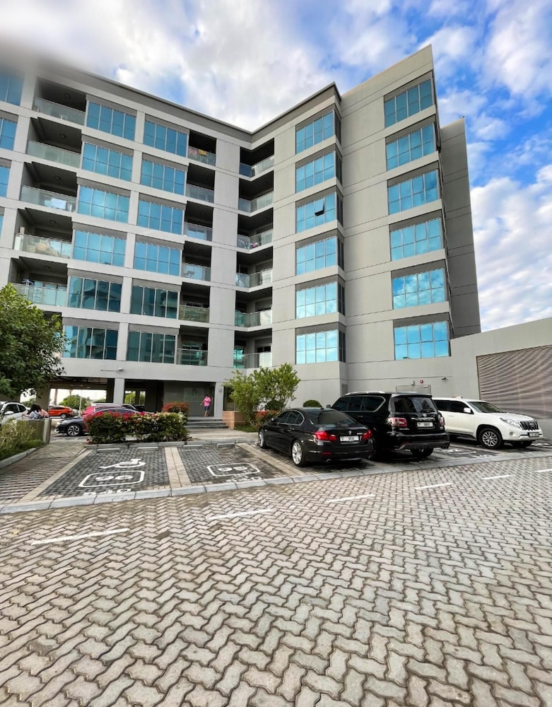 Deluxe 1BR in Dubai South