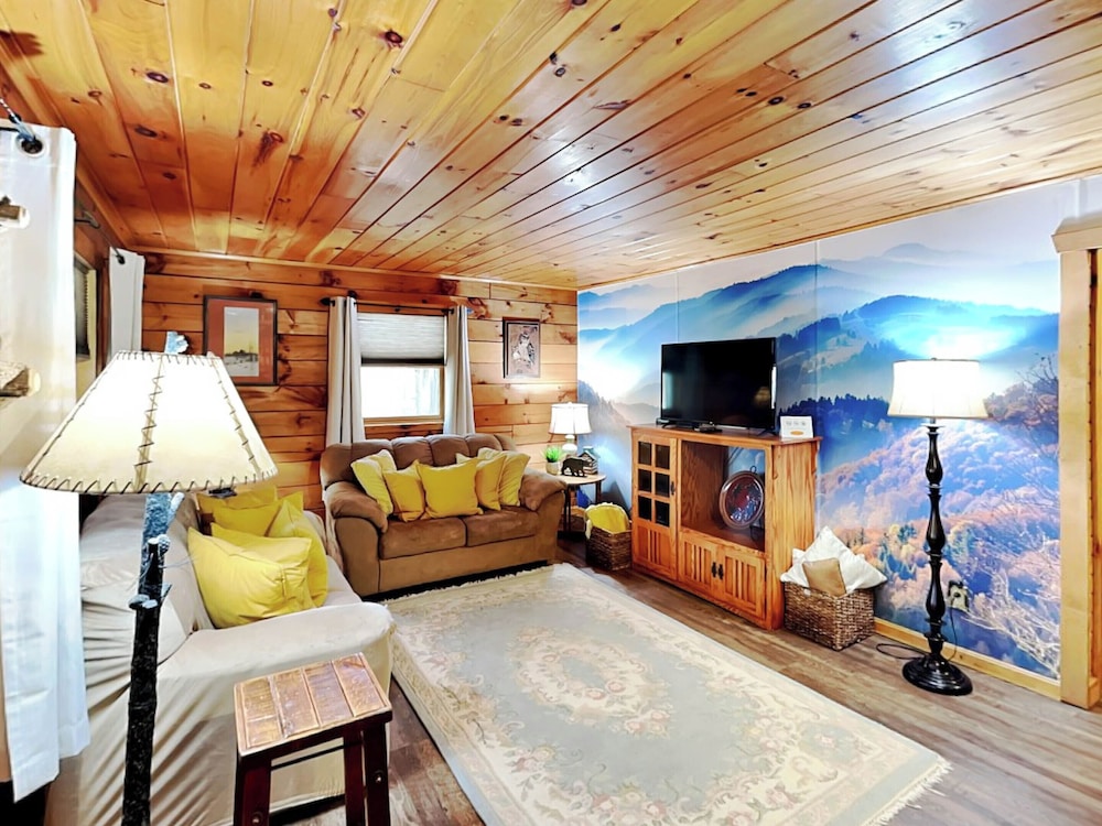 Cozy Cabin by Taylor Made Deep Creek