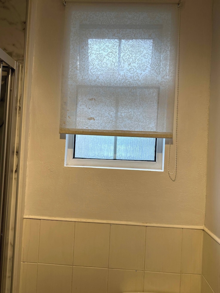 Bright Open-plan Apartment in Welling, South East London