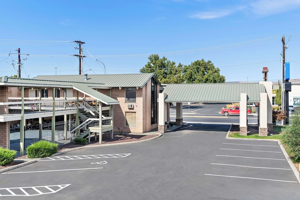 Americas Best Value Inn Yakima view 4