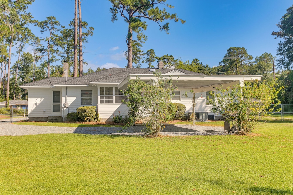 Large Private Yard: Home < 3 Mi to Dtwn Valdosta!