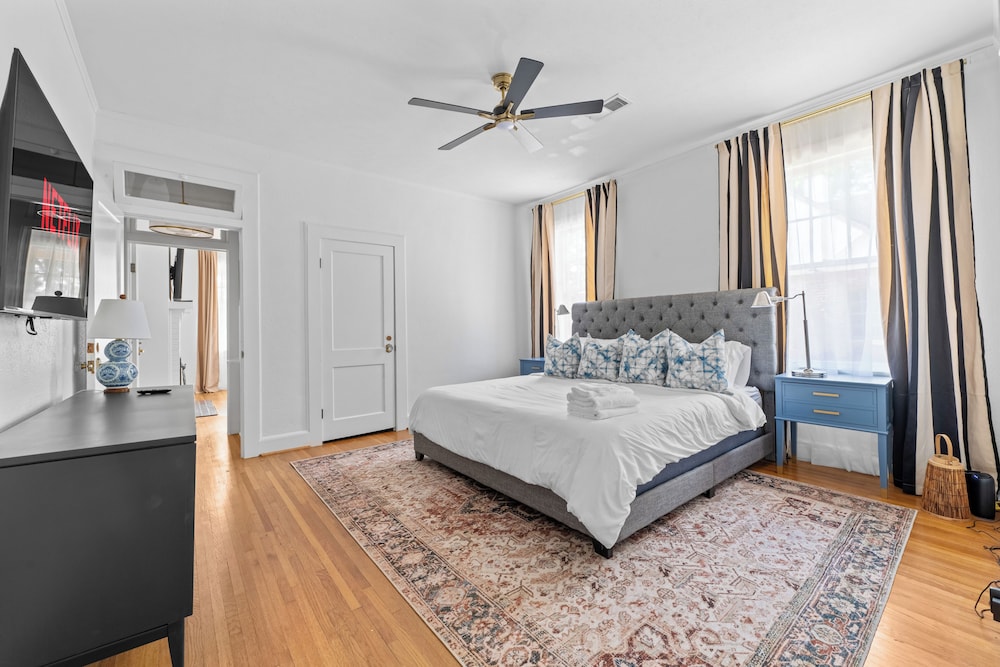 Stylish 3BR Retreat w Porch and garden