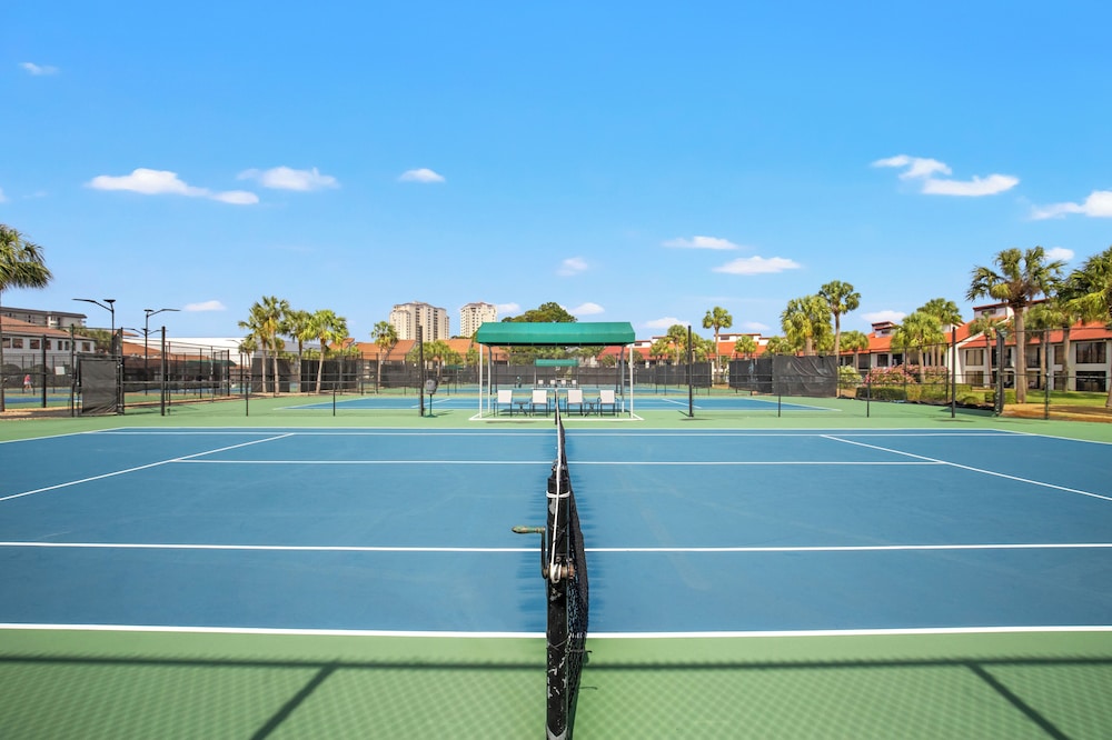 One More Round! 3BR 3BA Sleeps 10! 11 Pools! Golf Courses! Tennis Courts!