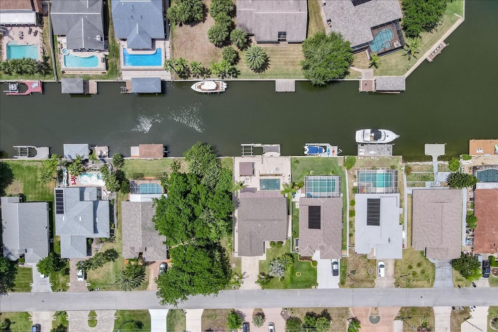 Waterfront Retreat With Pool Tiki Bar Boat Dock