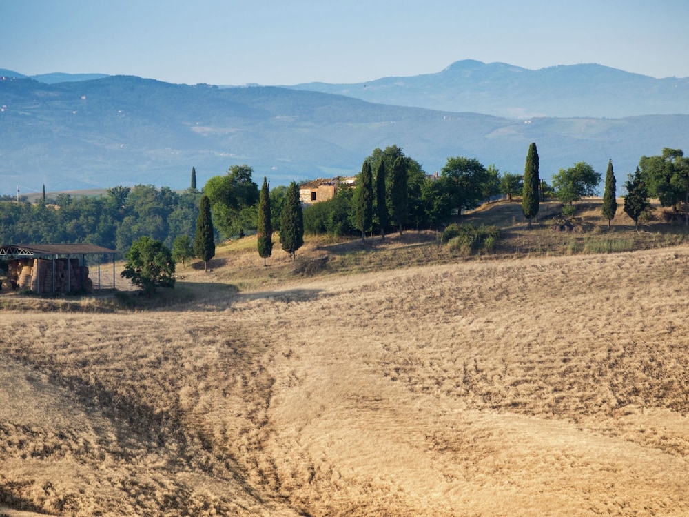 Spacious Tuscan Farmhouse view 3