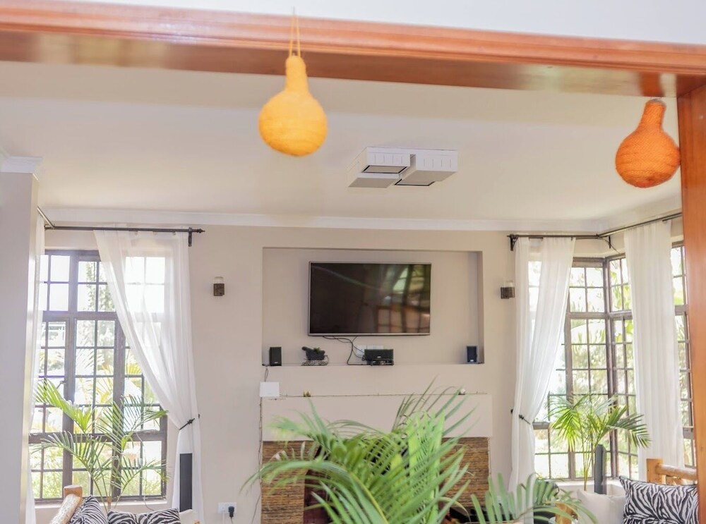 Lux Suites Enkarsis Bungalow Kisaju