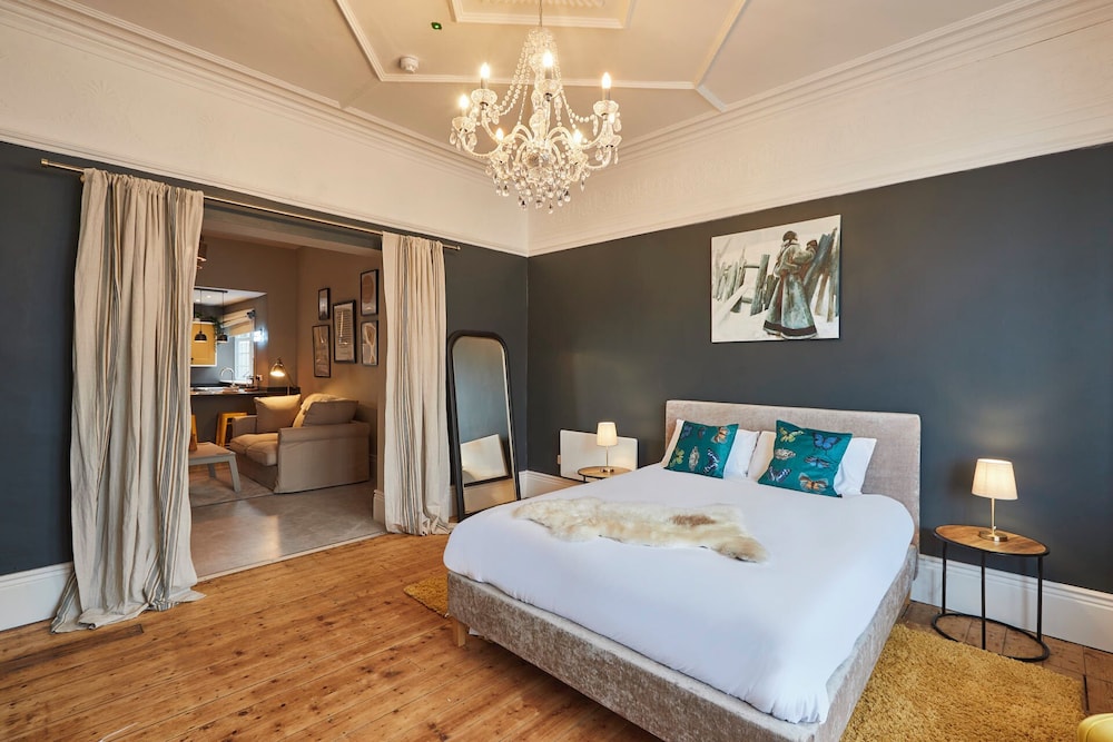 Host Stay Northville Arrifana