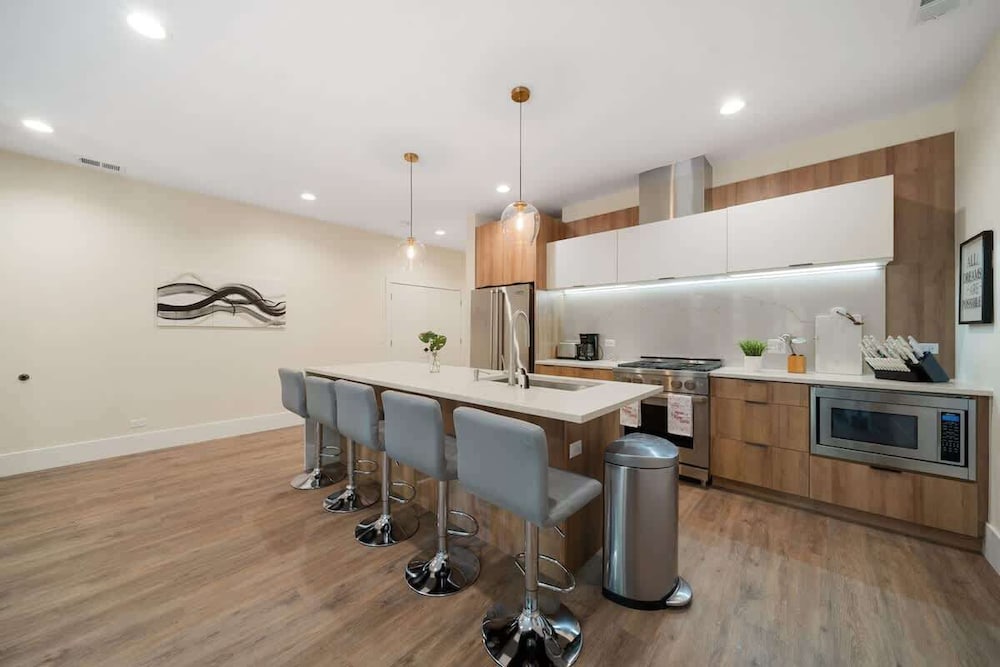 New Two Bed Condo by United Center With Balcony