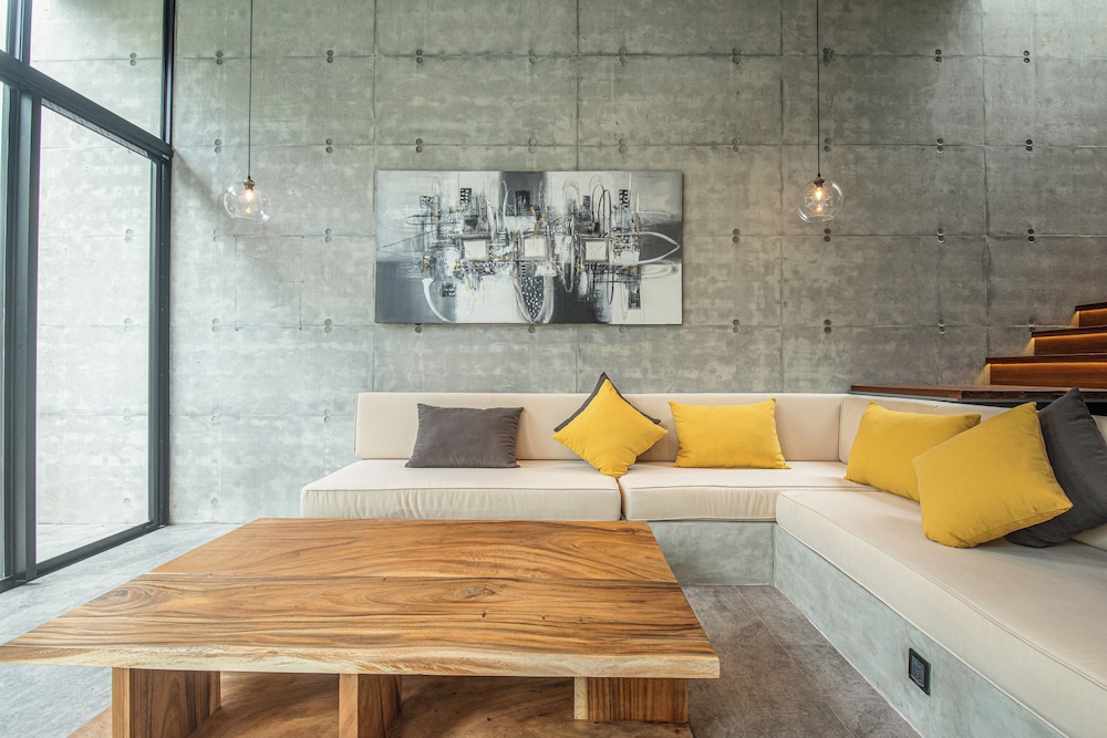 Modern 4BR Canggu Retreat Just 8mins to the Beach