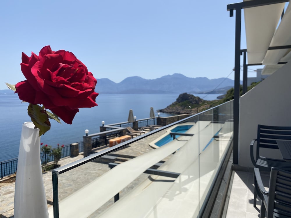 Ostria Apartments
