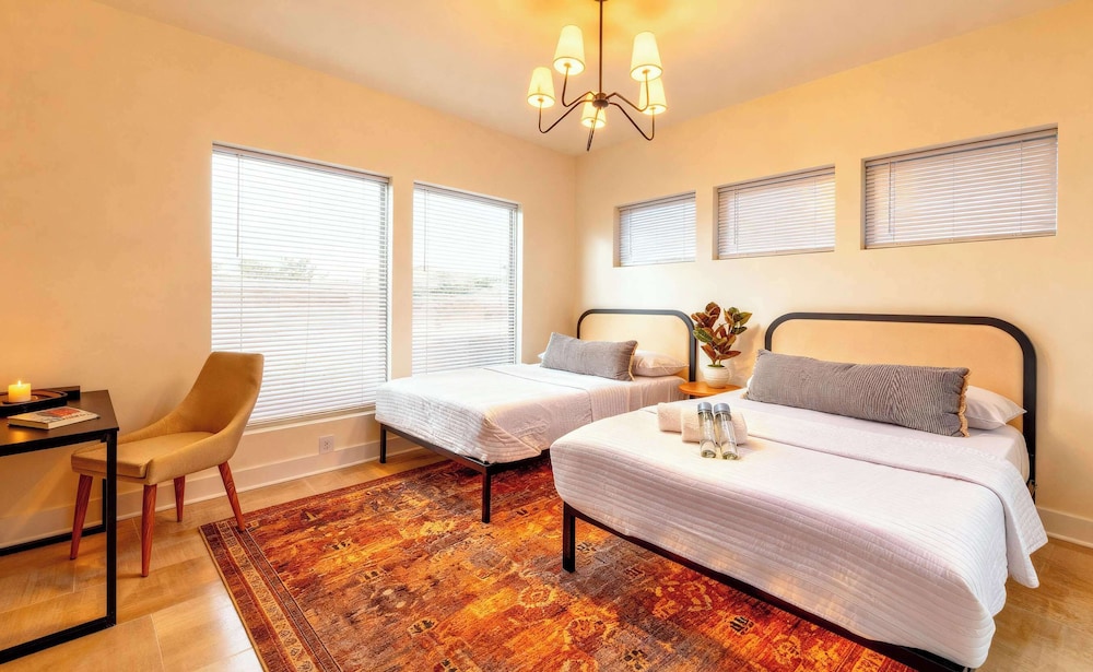 Luxury Retreat Double Rooftop Deck Game Room