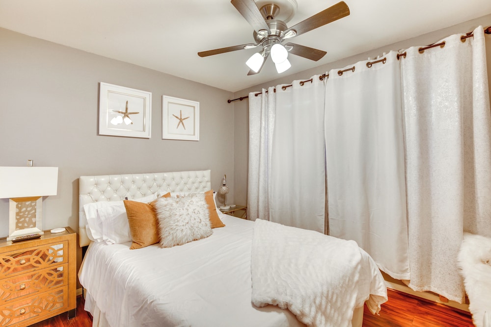 Walk to Beach: San Diego Hideaway w/ Patio
