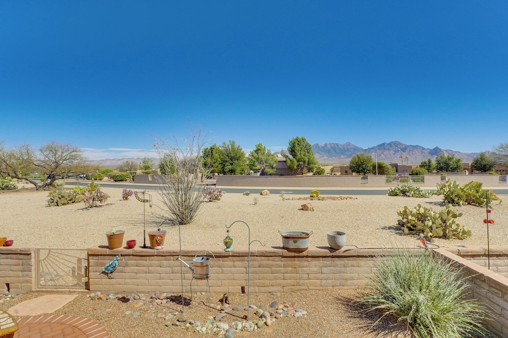 Mtn-view Oasis w/ Pool Access in Green Valley!