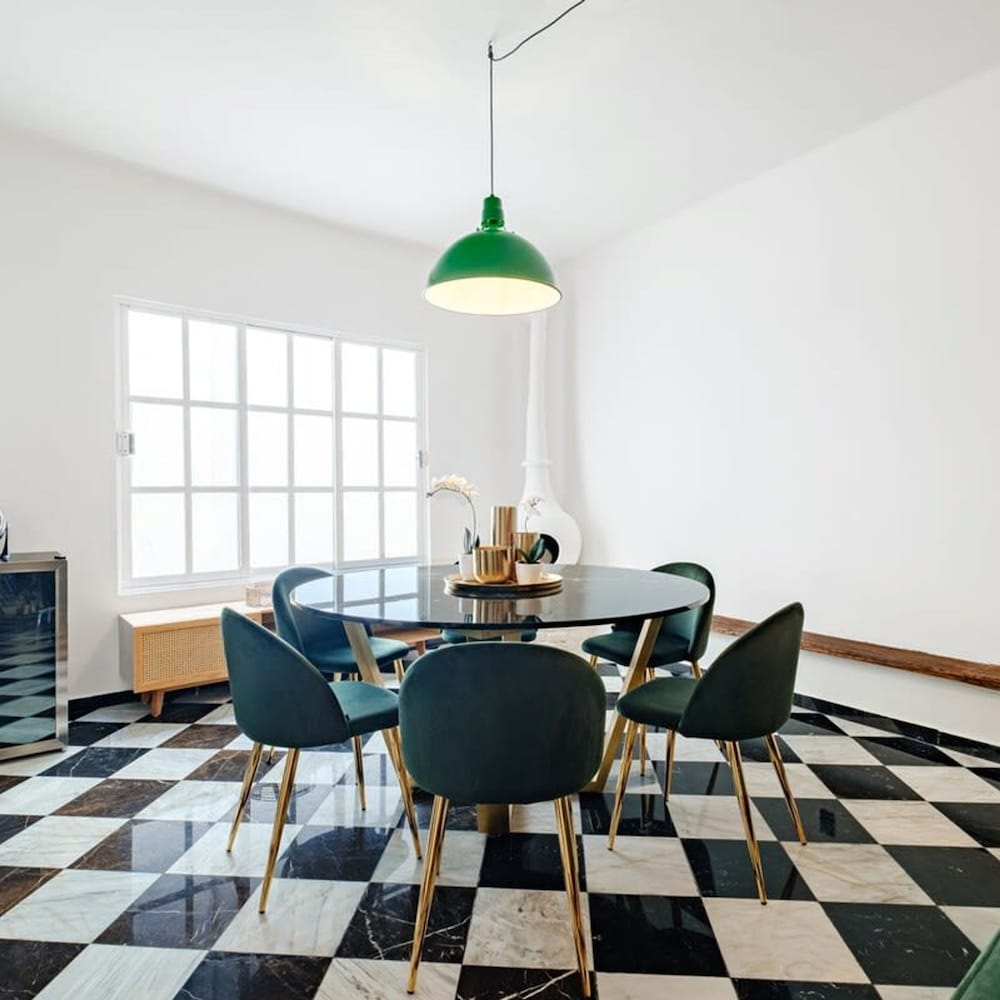 Art Deco Style Condo 2min Walk to Lincoln Park