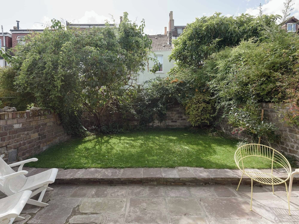 Beautiful 3 Bedroom Home in Bristol