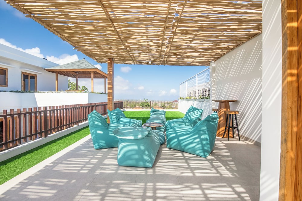 Luxurious 6 BR With Sea View, 5 Mins to Savaya