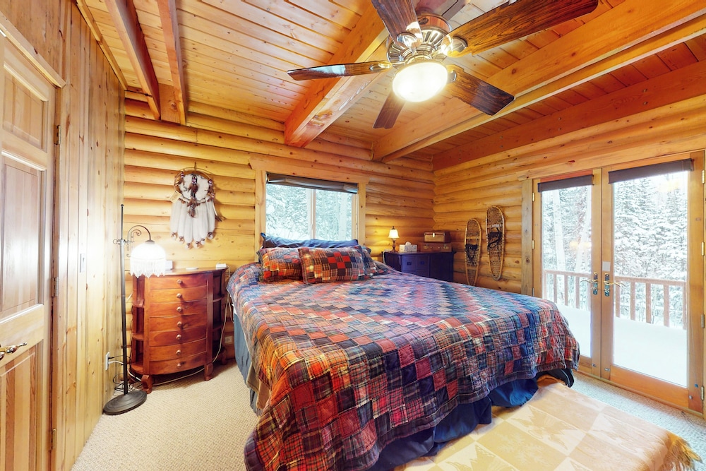 Quiet 2BR Fireplace Balcony W & D